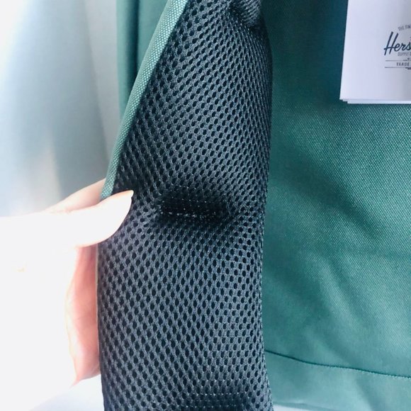 RARE NWT - Herschel Retreat Backpack - Classic | Mid-Volume 19.5 L - Dark Forest - Picture 11 of 17